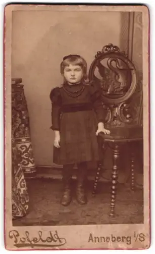 Fotografie Pofeldt, Annaberg i. S., Obere Badergasse 924, Kind mit Halskette