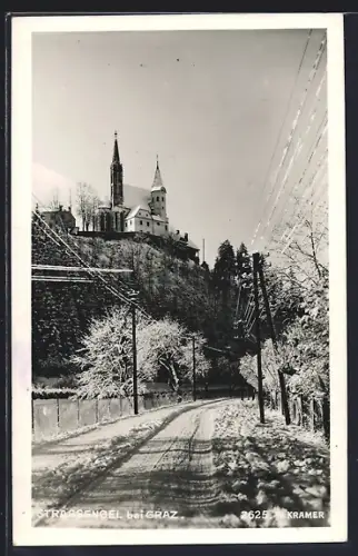 AK Strassengel bei Judendorf, Strassenpartie mit Kirche im Schnee