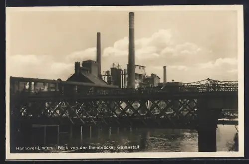 AK Hannover, Blick von der Ihmebrücke, Gasanstalt