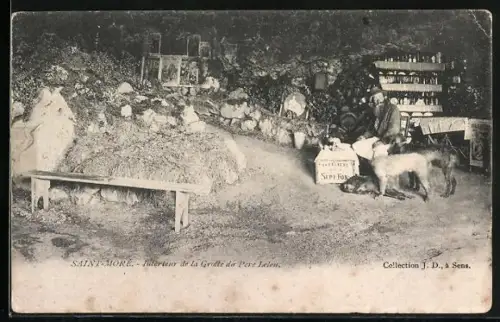 AK Saint-Moré /Yonne, Interieur de la Grotte de Père Leleu