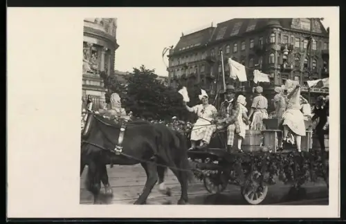 AK Wien, X. Sängerbundesfest, Festzug, Wiener Wäschermädel-Wagen