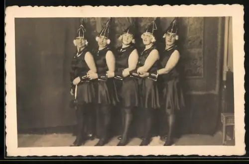 AK Steyr, Fasching 1930, Damengruppe mit Spitzhüten