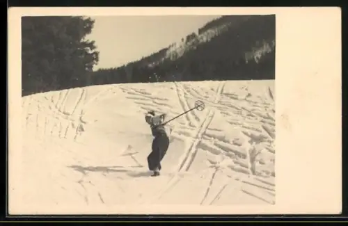 Foto-AK Skiläufer auf einem Schneefeld