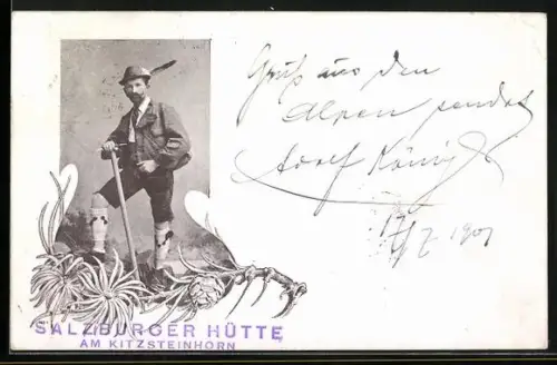 AK Bergsteiger mit aufgestützer Hacke in den Alpen, Tracht