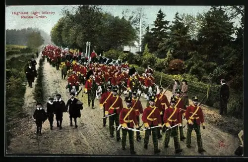 AK Highland Light Infantry, Review Order, Britische Infanterie auf der Strasse