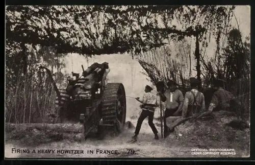 AK Firing a heavy Howitzer in France