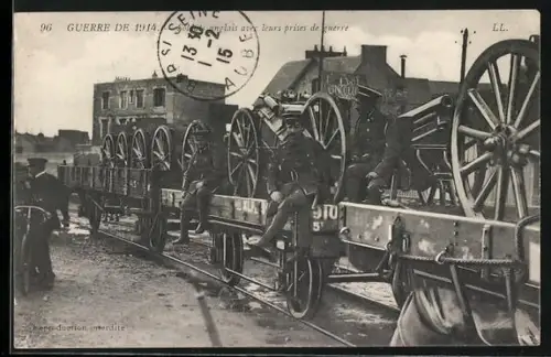 AK Soldats anglaises avec leurs prises de guerre
