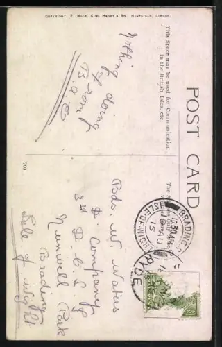 AK Britischer Soldat umarmt Frau