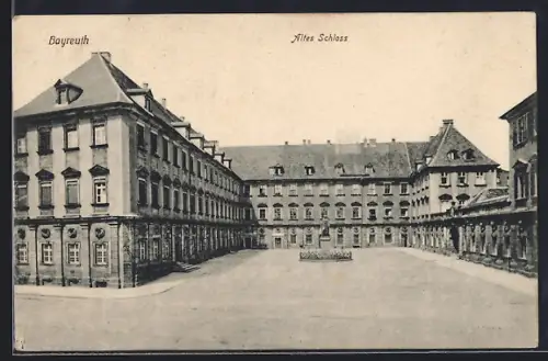 AK Bayreuth, Altes Schloss mit Denkmal