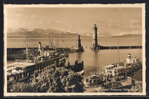 AK Lindau /Bodensee, Hafeneinfahrt mit Leuchtturm