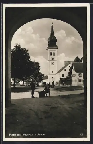 AK Rottenbuch a. Ammer, Ortsansicht mit Tordurchblick