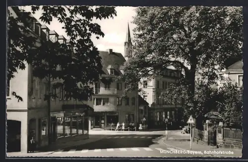 AK Münchberg /Bay., Bahnhofstrasse mit Turmgebäude