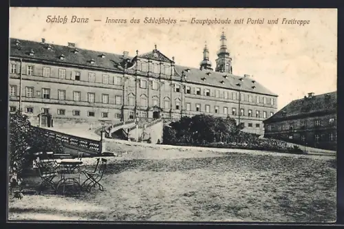 AK Banz /Lichtenfels, Schloss Banz, Inneres des Schlosshofes, Hauptgebäude mit Portal und Freitreppe