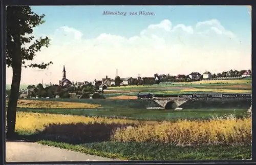 AK Münchberg, Ansicht von Westen mit Kirche und Eisenbahnbrücke