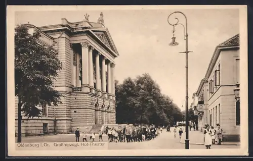 AK Oldenburg i. Gr., Stadtleben am grossherzoglichen Hoftheater