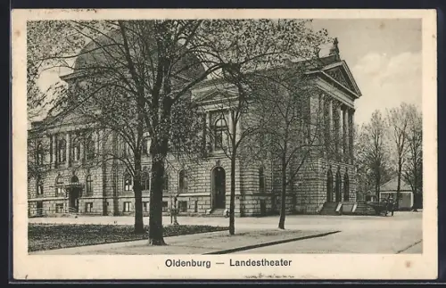 AK Oldenburg / O., Strassenpartie am Landestheater