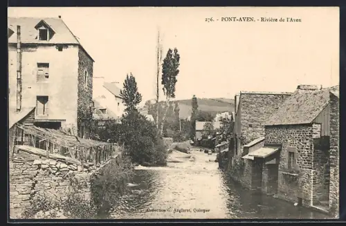 AK Pont-Aven, Rivière de l`Aven avec maisons en pierre et paysage bucolique