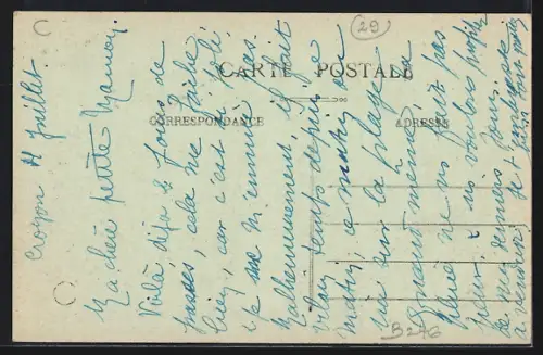 AK Crozon, Vue générale du village et des environs verdoyants