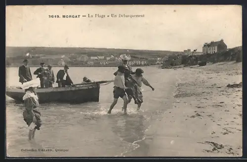 AK Morgat, La Plage, Un Débarquement