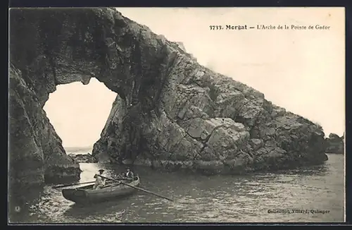 AK Morgat, L`Arche de la Pointe de Gador avec barque