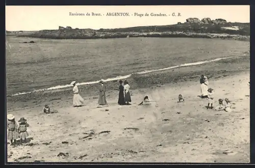 AK Argenton près Brest, Plage de Gendrez avec des baigneurs en tenue d`époque