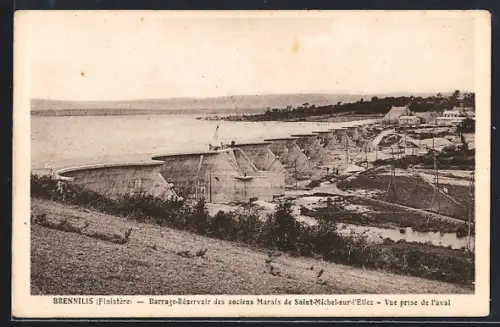 AK Brennilis /Finistère, Barrage-Réservoir des anciens Marais de Saint-Michel-sur-l`Elle, Vue prise de l`aval