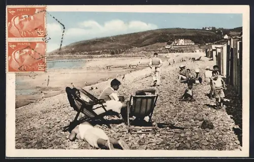 AK Plougasnou, Scènes de plage avec vacanciers et cabines en arrière-plan
