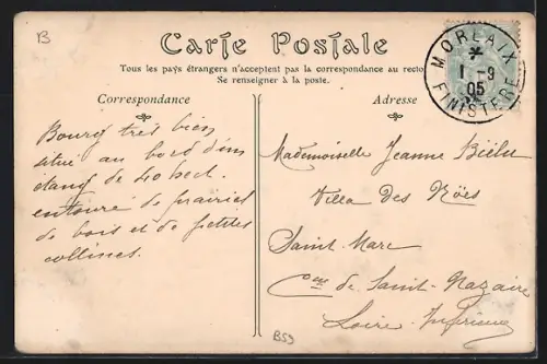 AK Huelgoat, Vue générale du village avec croix en pierre et maisons anciennes