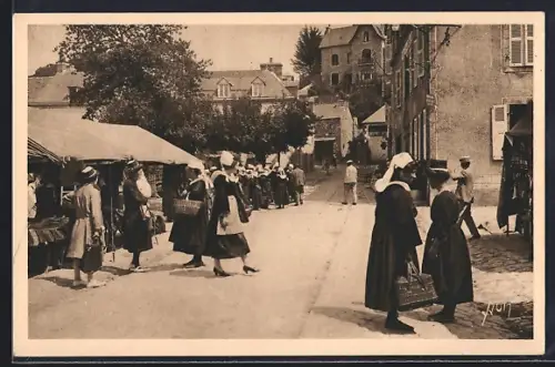 AK Pont-Aven /Finistère, La Place du Village avec habitants en costumes traditionnels