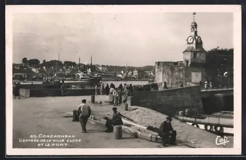 AK Concarneau, L`entrée de la ville close et le port