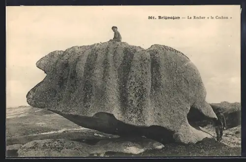 AK Brignogan, Le Rocher «le Cochon» avec une personne assise dessus