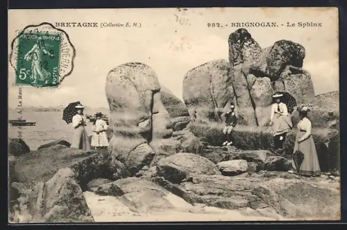 AK Brignogan, Le Sphinx et visiteurs devant les rochers monumentaux