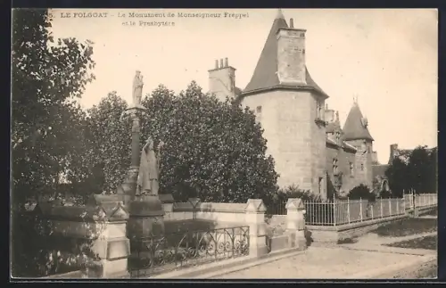 AK Le Folgoat, Le Monument de Monseigneur Freppel et le Presbytère