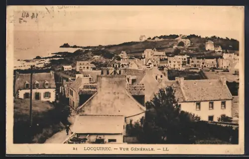 AK Locquirec, Vue générale du village côtier avec maisons et vue sur la mer