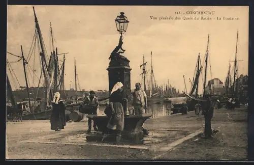 AK Concarneau, Vue générale des Quais du Bassin, La Fontaine