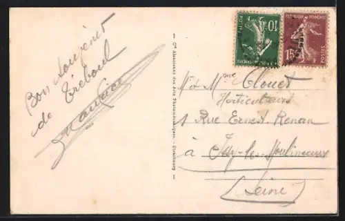 AK Tréboul, Scène de plage animée avec enfants jouant dans le sable devant les cabines de bain