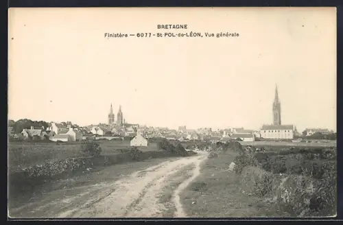 AK Saint-Pol-de-Léon, Vue générale du village avec église et campagne environnante