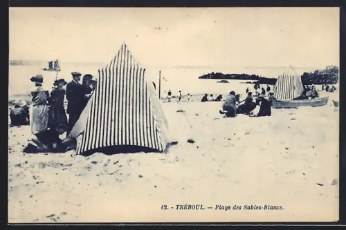AK Tréboul, Plage des Sables-Blancs avec tentes de plage et promeneurs