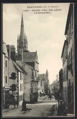AK Saint-Pol-de-Léon, La Grand`Rue et vue sur le clocher de l`église