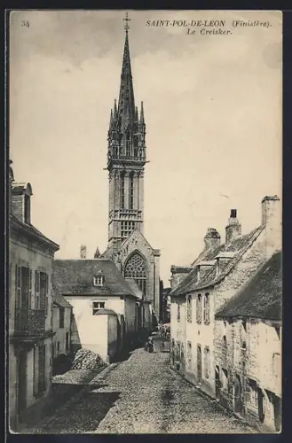 AK Saint-Pol-de-Léon /Finistère, Le Creisker et la rue pavée environnante