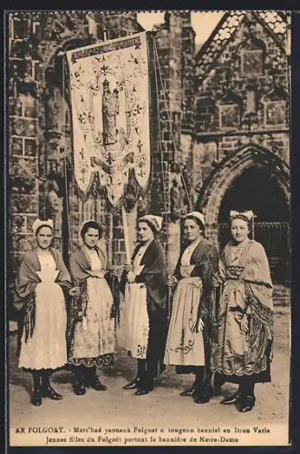 AK Le Folgoat, Jeunes filles portant la bannière de Notre-Dame