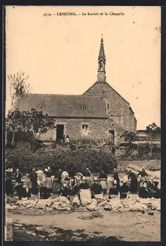 AK Lesconil, Le Lavoir et la Chapelle