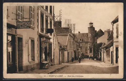 AK Pont-l`Abbé, Rue du Château avec pharmacie et commerces animés