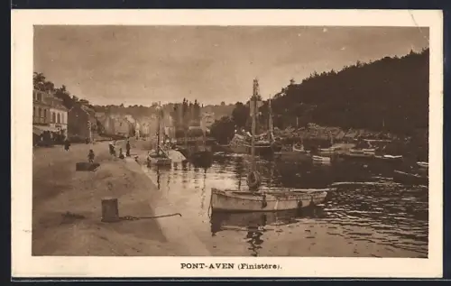 AK Pont-Aven /Finistère, Vue sur le port et les bateaux amarrés