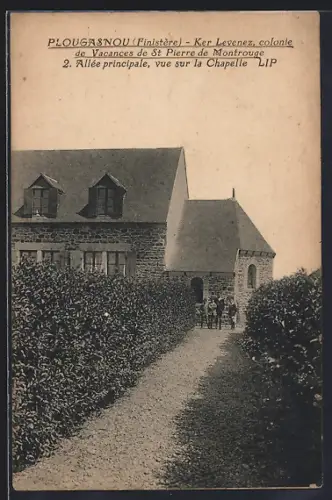 AK Plougasnou /Finistère, Allée principale, vue sur la Chapelle