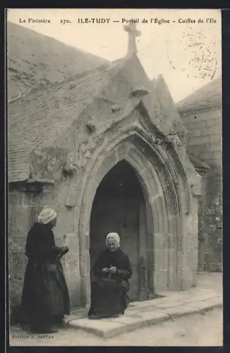 AK Île-Tudy, Portail de l`Église, Coiffes de l`Île