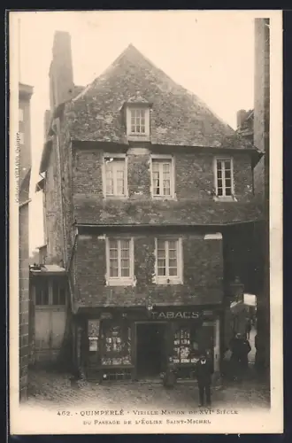 AK Quimperlé, Vieille Maison du XVIIe siècle du Passage de l`Église Saint-Michel