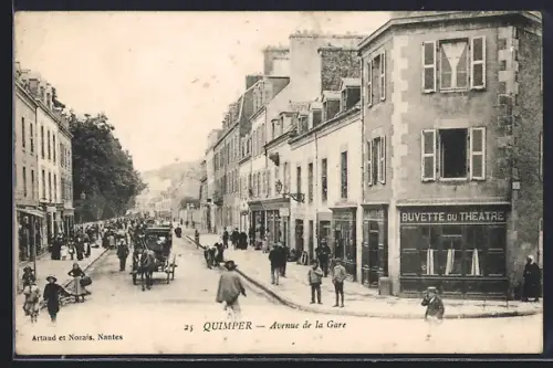 AK Quimper, Avenue de la Gare animée avec passants et véhicules