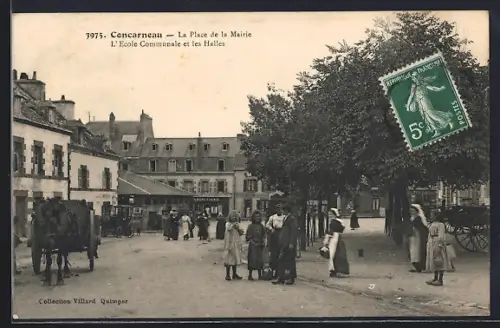AK Concarneau, La Place de la Mairie, L`École Communale et les Halles