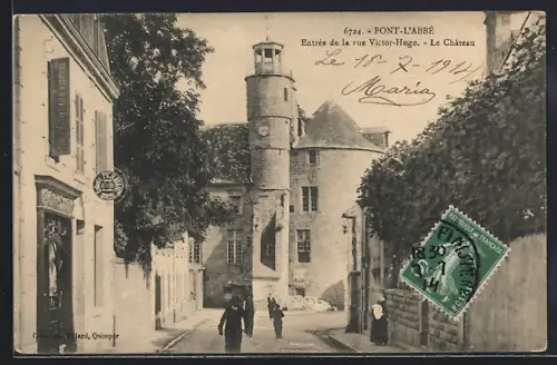 AK Pont-l`Abbé, Entrée de la rue Victor-Hugo, Le Château